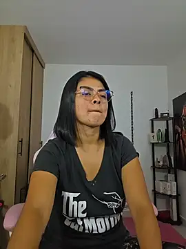 Hannah-grace online show from May 25, 1:10 pm
