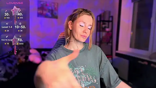 Chanel Gill online show from November 30, 1:10 am