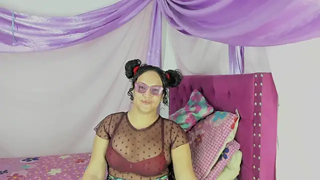 Snapshot of sirenadirtysexxx chatting on September 23, 2:21 am sirenadirtysexxx online show from September 23, 2:21 am