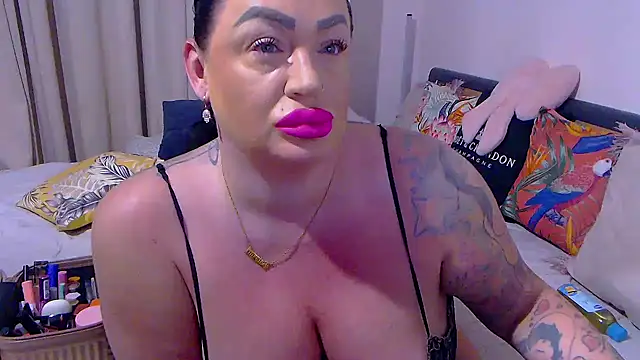 BustyVicky online show from May 27, 9:23 pm