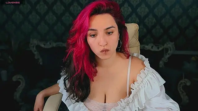 Daphne Moss online show from May 12, 1:18 pm