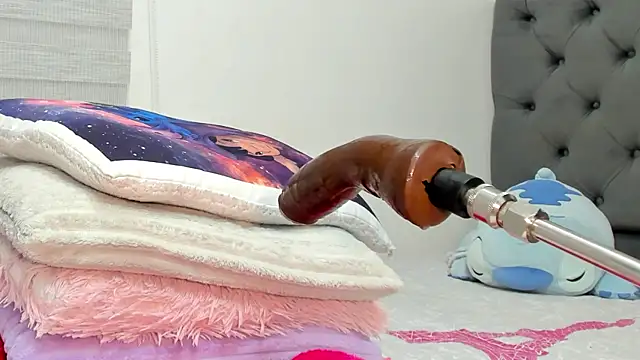 Elizabeth 18  online show from May 3, 3:32 am