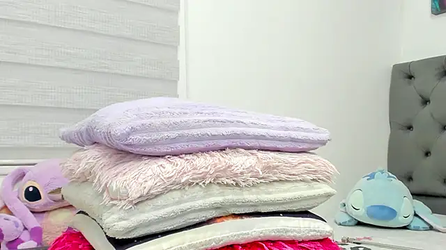 Elizabeth 18  online show from March 10, 3:21 am