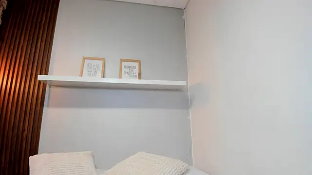 LANA-JONNES online show from April 3, 3:26 am