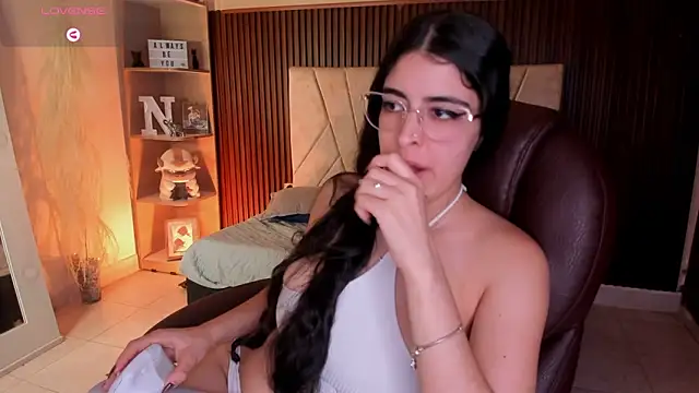  Niah  online show from November 4, 12:15 am