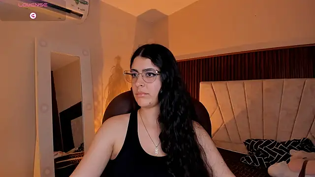  Niah  online show from February 16, 8:09 pm