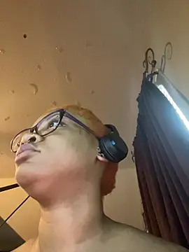 nickytheehawtie online show from March 10, 1:26 pm