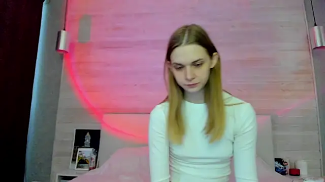 molly hunt  online show from April 4, 5:17 am