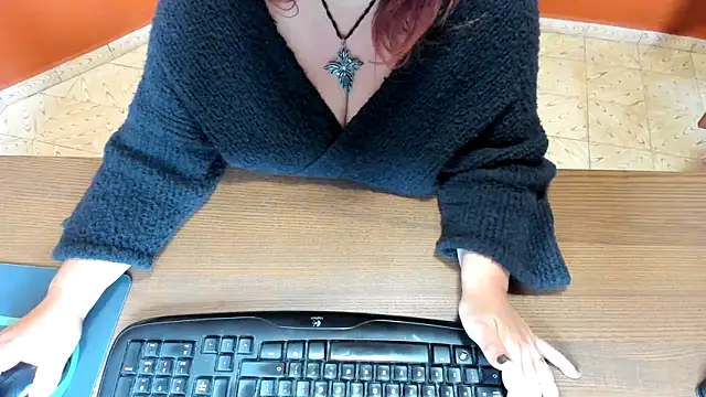 NikkiHolland online show from April 8, 8:05 am