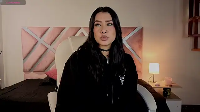  kelly hous36 online show from May 6, 1:04 pm