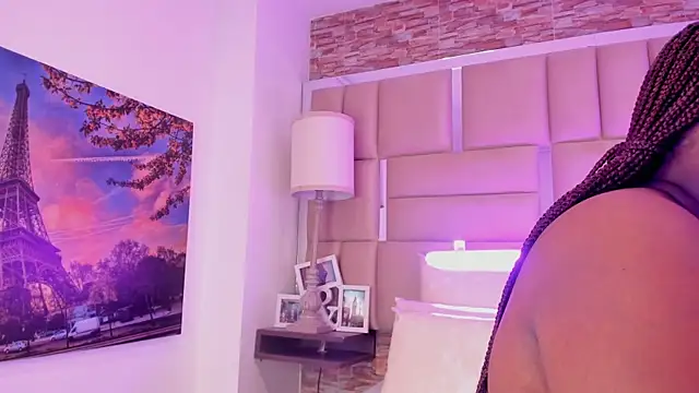 ShaniaBrownn online show from March 30, 7:35 pm