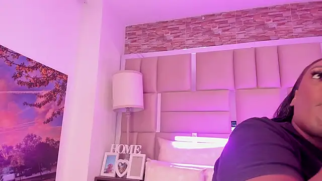 ShaniaBrownn online show from February 11, 7:48 pm