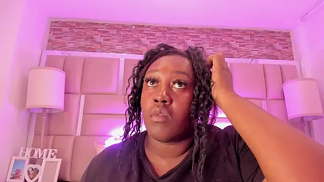 ShaniaBrownn online show from February 16, 7:14 pm