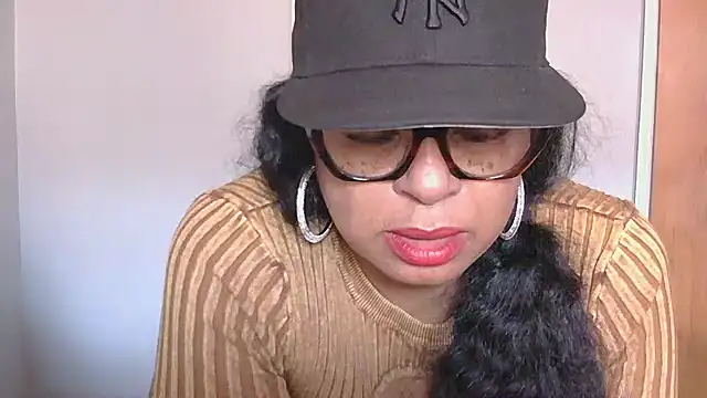 MSweetLindaParks online show from November 18, 6:42 pm