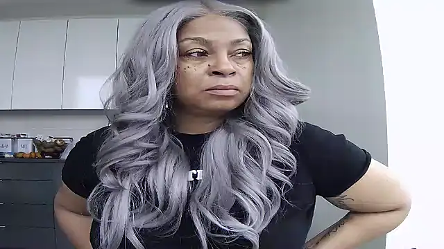 MSweetLindaParks online show from May 23, 11:41 am
