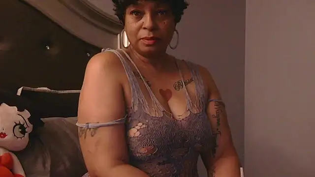 MSweetLindaParks online show from January 18, 5:26 am