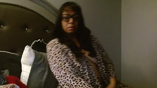 MSweetLindaParks online show from March 15, 10:06 am