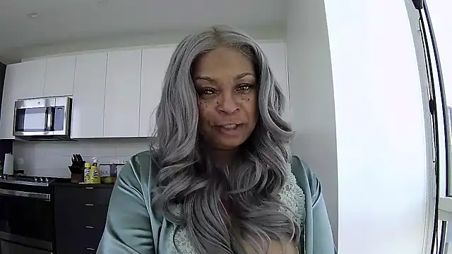 MSweetLindaParks online show from May 19, 3:41 pm