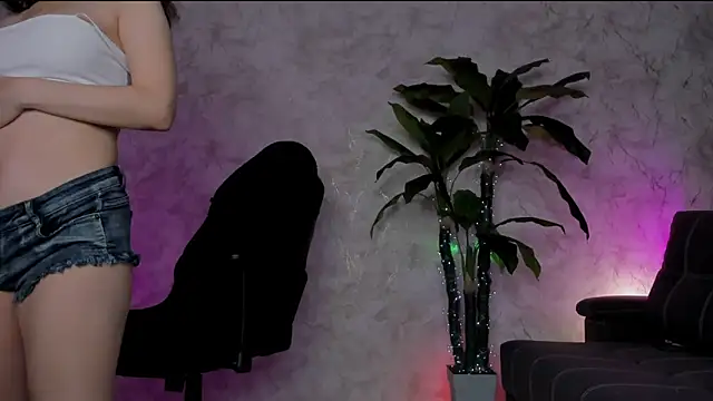 Emma7 online show from May 5, 12:46 am