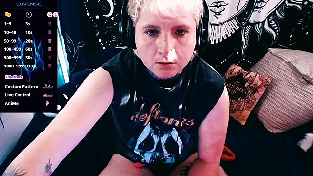 Marieblueeyes online show from May 20, 11:40 am