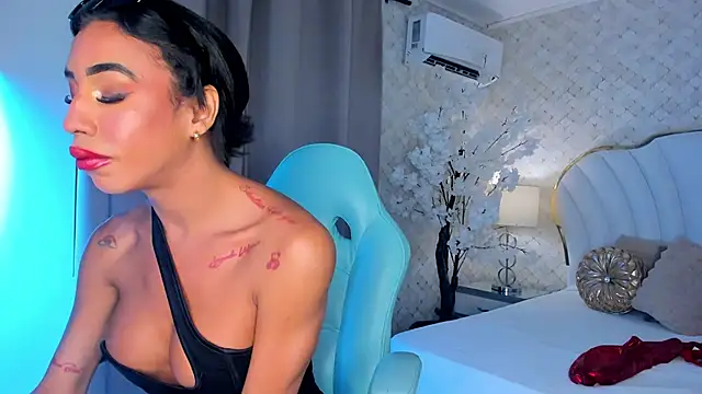 Snapshot of KatalinaMillan chatting on September 19, 5:50 am KatalinaMillan online show from September 19, 5:50 am