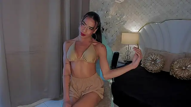 Snapshot of KatalinaMillan chatting on October 1, 5:01 am KatalinaMillan online show from October 1, 5:01 am