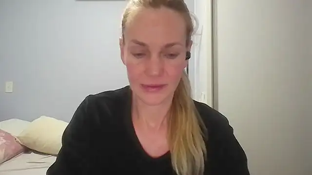 Annylove1 online show from May 18, 12:31 am