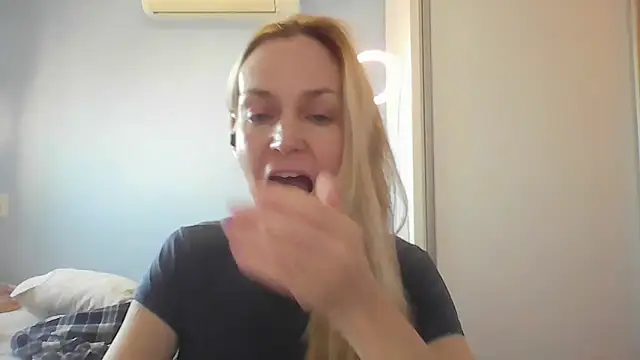 Annylove1 online show from May 7, 11:58 am