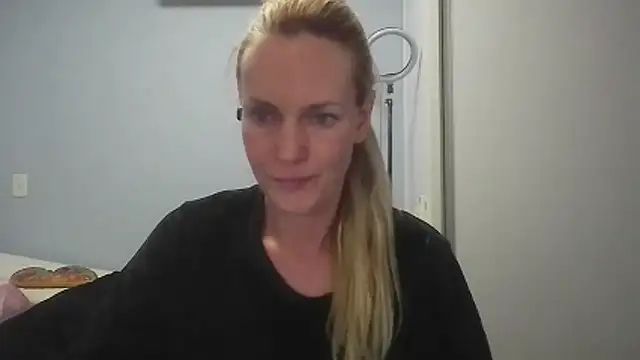 Annylove1 online show from May 11, 12:35 am