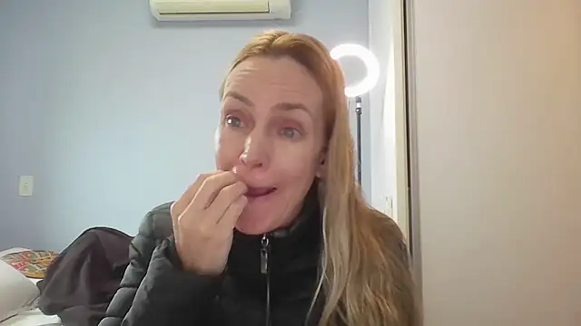 Annylove1 online show from May 25, 10:47 am