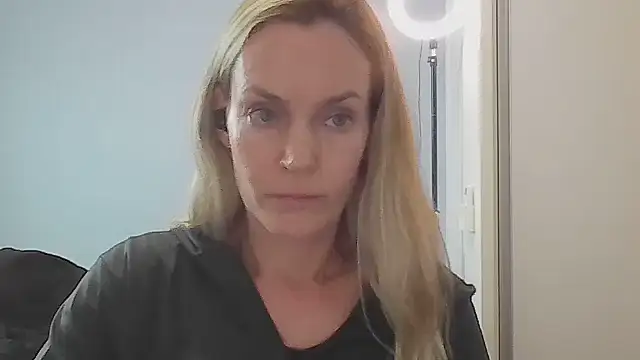 Annylove1 online show from May 15, 6:43 pm