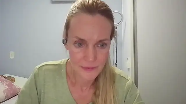 Annylove1 online show from May 1, 12:14 am