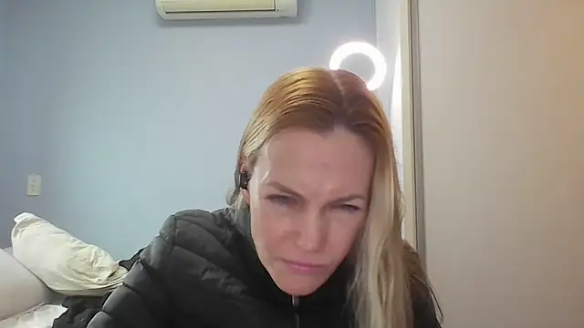 Annylove1 online show from May 21, 11:52 am