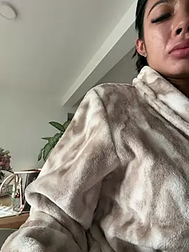 KalaBeckett  online show from April 6, 11:33 am