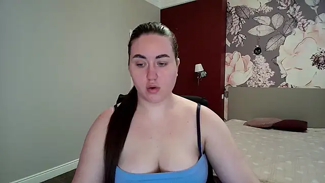 Roxie Bradley online show from March 24, 7:14 am