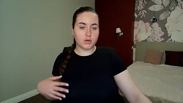 Roxie Bradley online show from May 13, 6:41 am