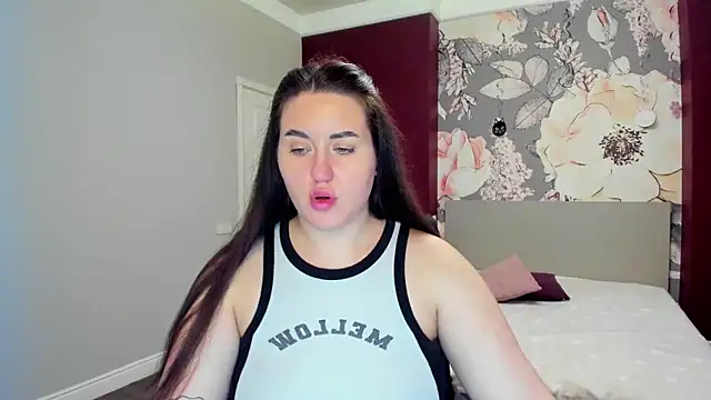 Roxie Bradley online show from October 20, 5:43 am