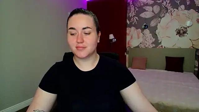 Roxie Bradley online show from May 9, 5:53 am