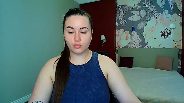 Roxie Bradley online show from May 25, 5:50 am