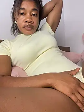  yisela  online show from May 17, 12:32 am