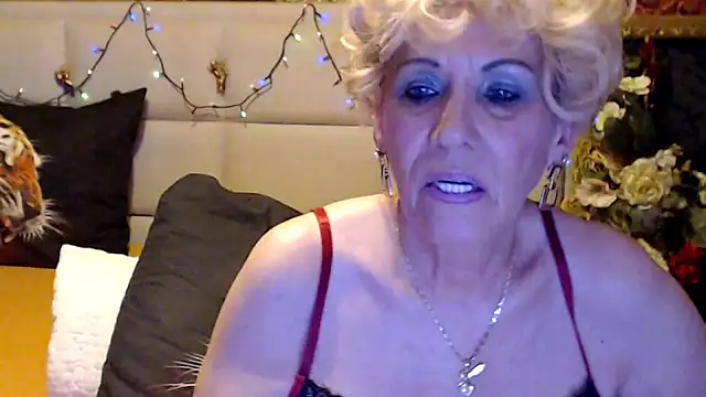 Snapshot of HappyWomanOn chatting on October 18, 6:21 pm HappyWomanOn online show from October 18, 6:21 pm