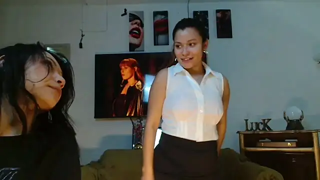 3littleschoolteens online show from November 6, 6:03 pm