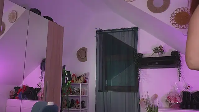 Amaliamour online show from May 16, 1:41 am
