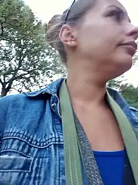 Snapshot of Keli_Jessi chatting on September 21, 1:10 pm Keli Jessi online show from September 21, 1:10 pm
