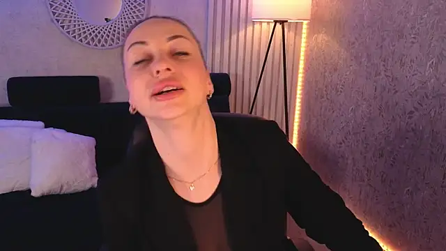 KristiiMax online show from March 20, 3:28 pm