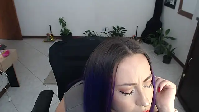 charlottezoe15 online show from May 22, 7:23 pm