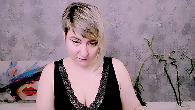 Djullia online show from May 11, 6:26 am