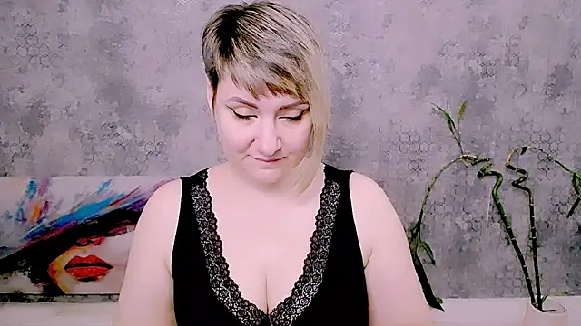 Djullia online show from May 25, 6:12 am
