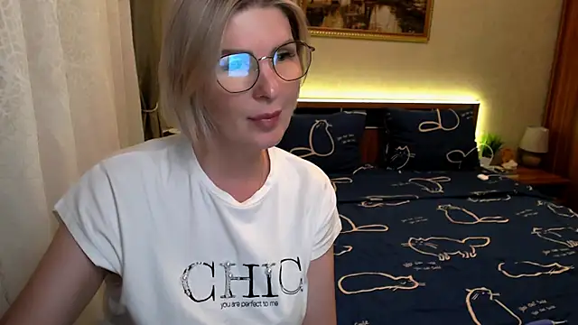 sensualEmilia online show from May 26, 6:40 pm