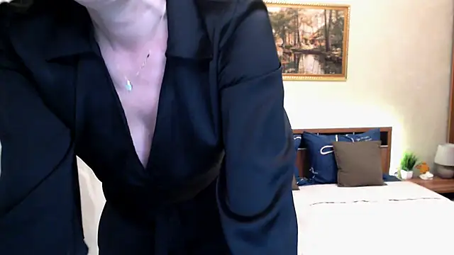 sensualEmilia online show from May 10, 7:05 pm
